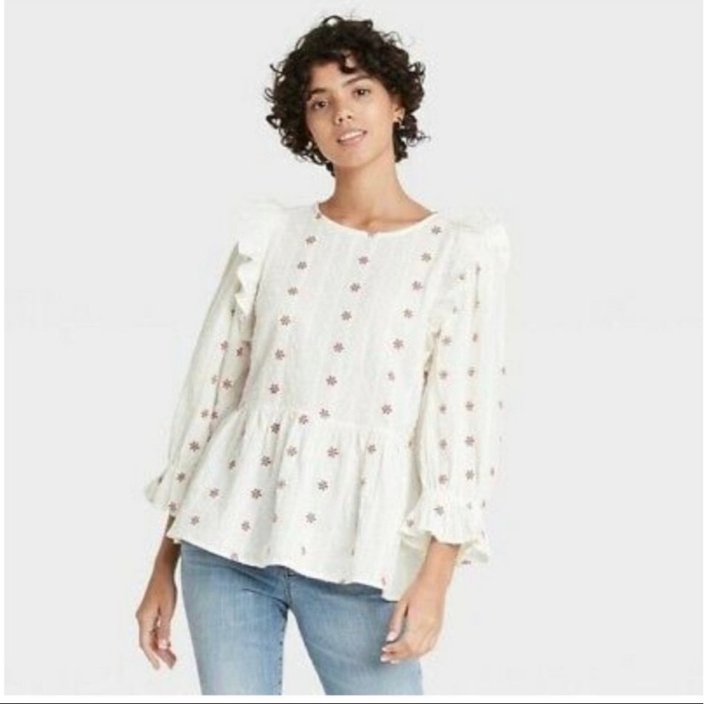 Universal Thread White Floral Blouse